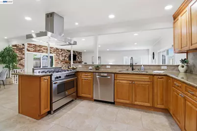 8023 Holanda Ln, Dublin, CA 94568 - Photo 4