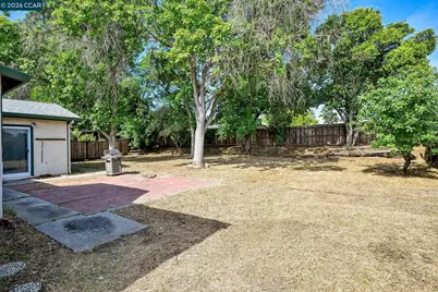 1181 Jensen Dr, Pittsburg, CA 94565 - Photo 20