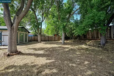 1181 Jensen Dr, Pittsburg, CA 94565 - Photo 24