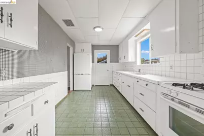1731 Liberty St, El Cerrito, CA 94530 - Photo 14