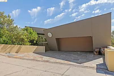 6343 Skyline Blvd, Oakland, CA 94611 - Photo 2