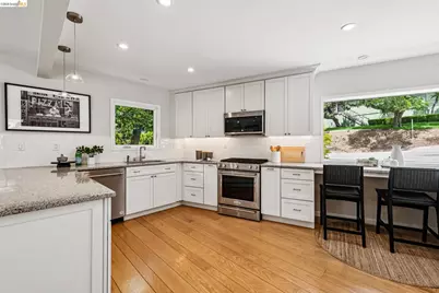5801 Leona St, Oakland, CA 94605 - Photo 12