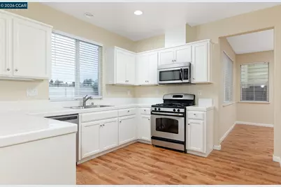 2939 Kennsington Ln, Tracy, CA 95377 - Photo 2
