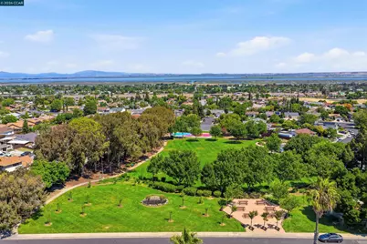 2240 Concord Dr, Pittsburg, CA 94565 - Photo 6