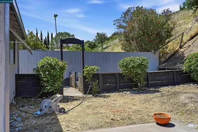 2240 Concord Dr, Pittsburg, CA 94565 - Photo 40