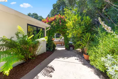 447 Cumberland Dr, Pleasant Hill, CA 94523 - Photo 52