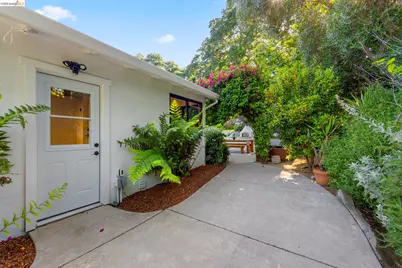 447 Cumberland Dr, Pleasant Hill, CA 94523 - Photo 68