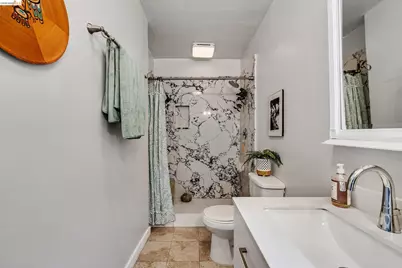 679 28th St, Oakland, CA 94608 - Photo 44