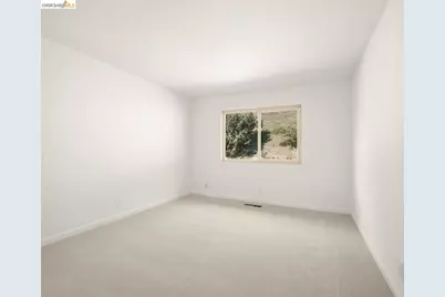 57 Thousand Oaks St, Oakland, CA 94605 - Photo 34