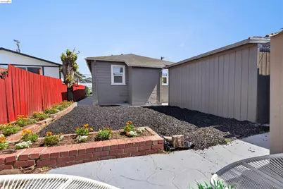 1137 Seminary Ave, Oakland, CA 94621 - Photo 20