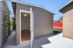 1137 Seminary Ave, Oakland, CA 94621 - Photo 12