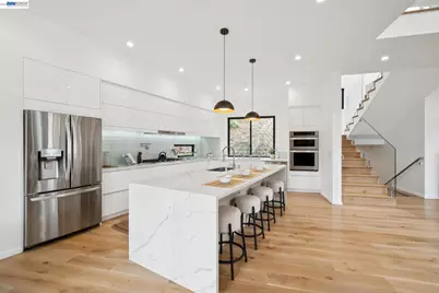 6874 Buckingham Boulevard, Berkeley, CA 94705 - Photo 20