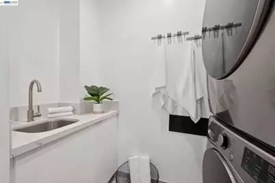 6874 Buckingham Boulevard, Berkeley, CA 94705 - Photo 52