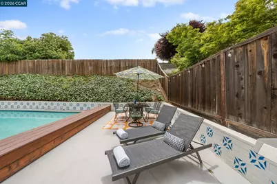 1948 Rainier Dr, Martinez, CA 94553 - Photo 28