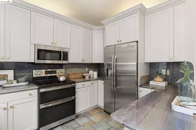 45 Schooner Hl, Oakland, CA 94618 - Photo 18