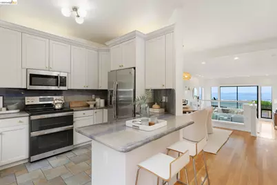 45 Schooner Hl, Oakland, CA 94618 - Photo 16