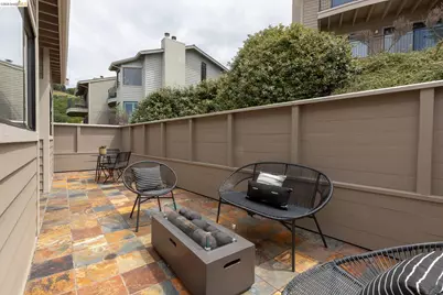 45 Schooner Hl, Oakland, CA 94618 - Photo 22