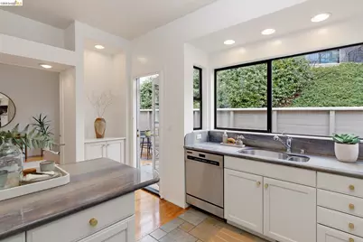 45 Schooner Hl, Oakland, CA 94618 - Photo 24