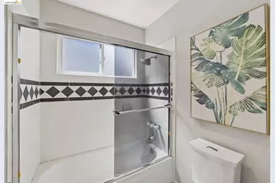 6643 Aitken Dr, Oakland, CA 94611 - Photo 16