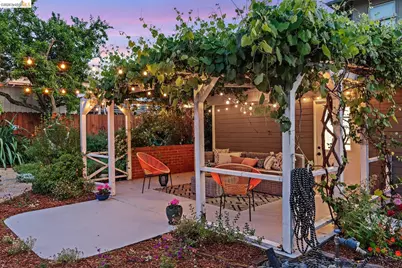 2736 Bartlett St, Oakland, CA 94602 - Photo 24