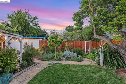 2736 Bartlett St, Oakland, CA 94602 - Photo 30