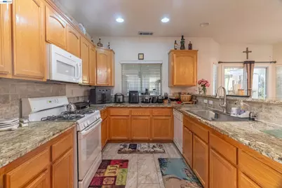4227 Bayonne Ct, Stockton, CA 95206 - Photo 6