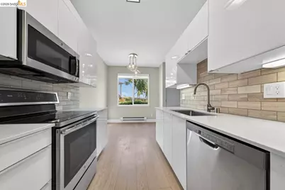 91 Schooner Ct, Richmond, CA 94804 - Photo 12