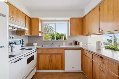 1901 Melvin Rd, Oakland, CA 94602 - Photo 18