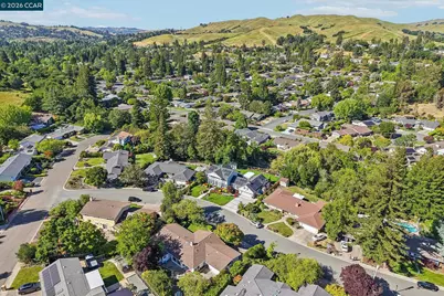 275 Deerfield Dr, Moraga, CA 94556 - Photo 4