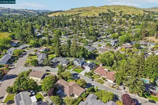 275 Deerfield Dr, Moraga, CA 94556 - Photo 4