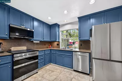 1892 London Dr, Benicia, CA 94510 - Photo 6