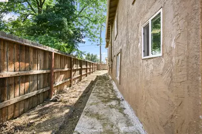 941 Burkett Ave, Stockton, CA 95205 - Photo 12