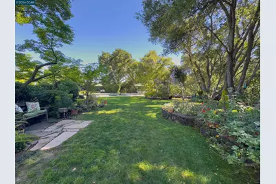 84 Quail Ln, Martinez, CA 94553 - Photo 2