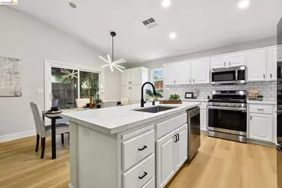 9020 Pembridge Dr, Elk Grove, CA 95624 - Photo 12