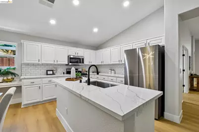 9020 Pembridge Dr, Elk Grove, CA 95624 - Photo 14