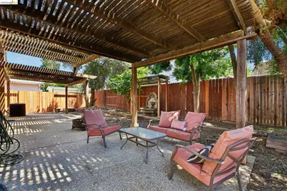 9020 Pembridge Dr, Elk Grove, CA 95624 - Photo 36