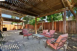9020 Pembridge Dr, Elk Grove, CA 95624 - Photo 36