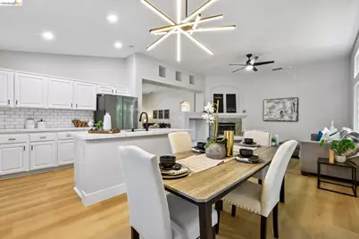 9020 Pembridge Dr, Elk Grove, CA 95624 - Photo 18