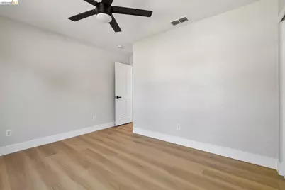 9020 Pembridge Dr, Elk Grove, CA 95624 - Photo 32