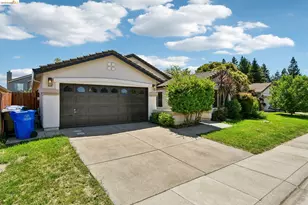 9020 Pembridge Dr, Elk Grove, CA 95624 - Photo 2