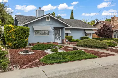 20048 Sapphire St, Castro Valley, CA 94546 - Photo 4