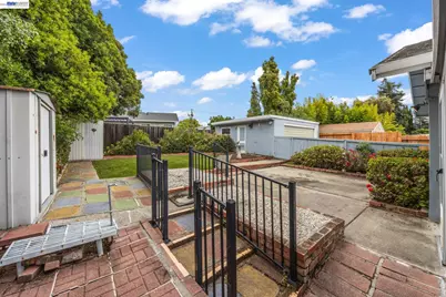 20048 Sapphire St, Castro Valley, CA 94546 - Photo 10