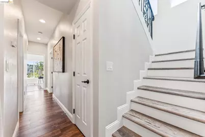 6935 Chambers Dr, Oakland, CA 94611 - Photo 30