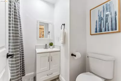 6935 Chambers Dr, Oakland, CA 94611 - Photo 24