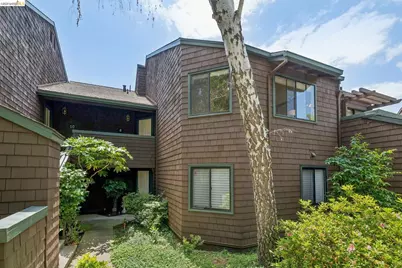 8 Pomfret Walk, Pleasant Hill, CA 94523 - Photo 2