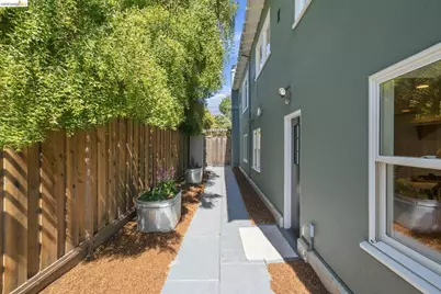 2210 Browning St, Berkeley, CA 94702 - Photo 40