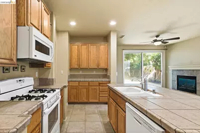 10052 Tittle Way, Elk Grove, CA 95757 - Photo 18