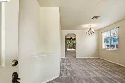 10052 Tittle Way, Elk Grove, CA 95757 - Photo 4