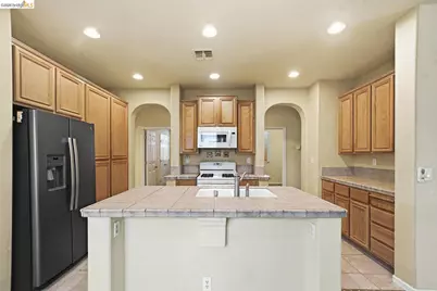 10052 Tittle Way, Elk Grove, CA 95757 - Photo 14