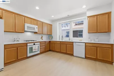 6677 Mariposa Ln, Dublin, CA 94568 - Photo 18